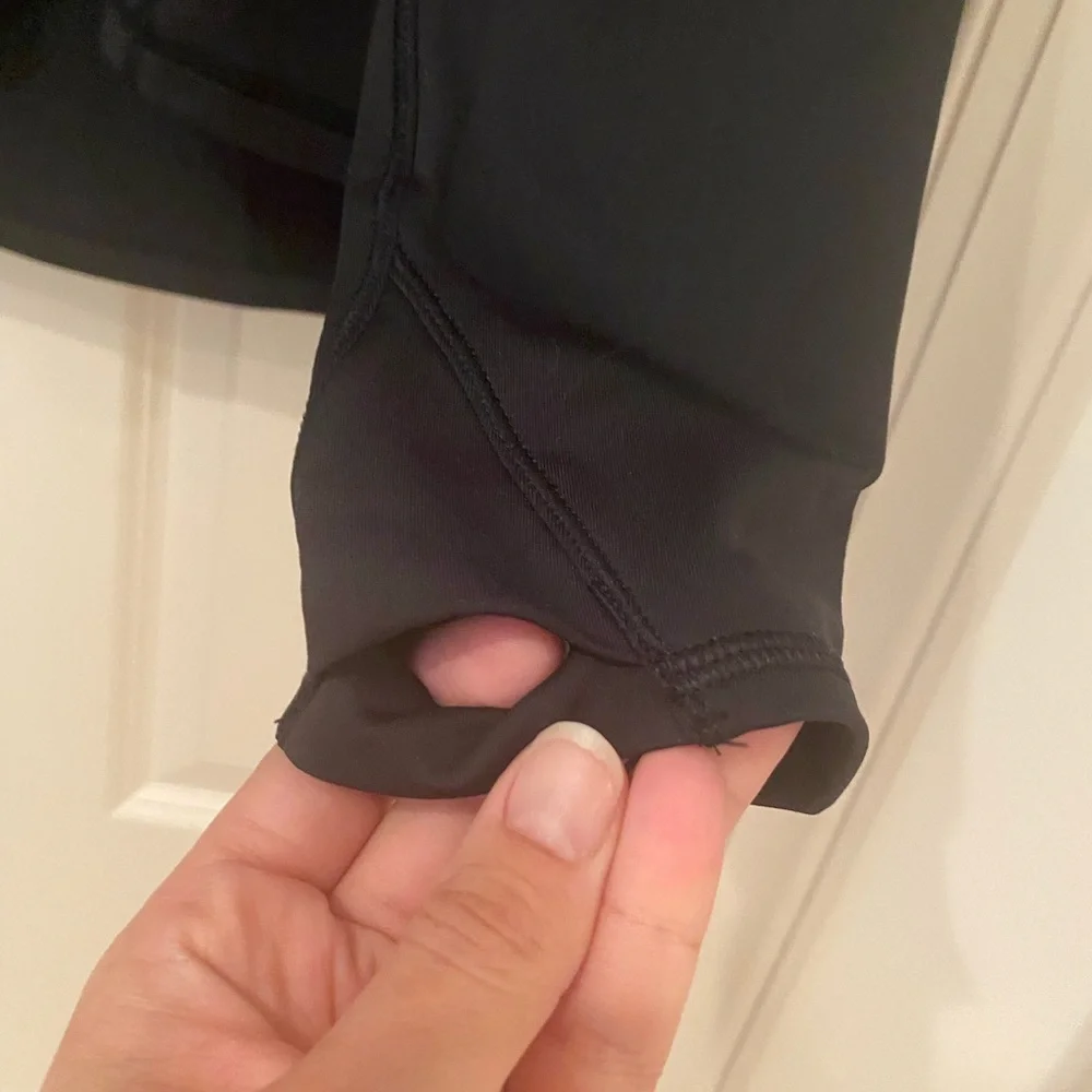 NWT Athleta Medium Black Long Sleeve Quick Drying Breathable Long Sleeve Top